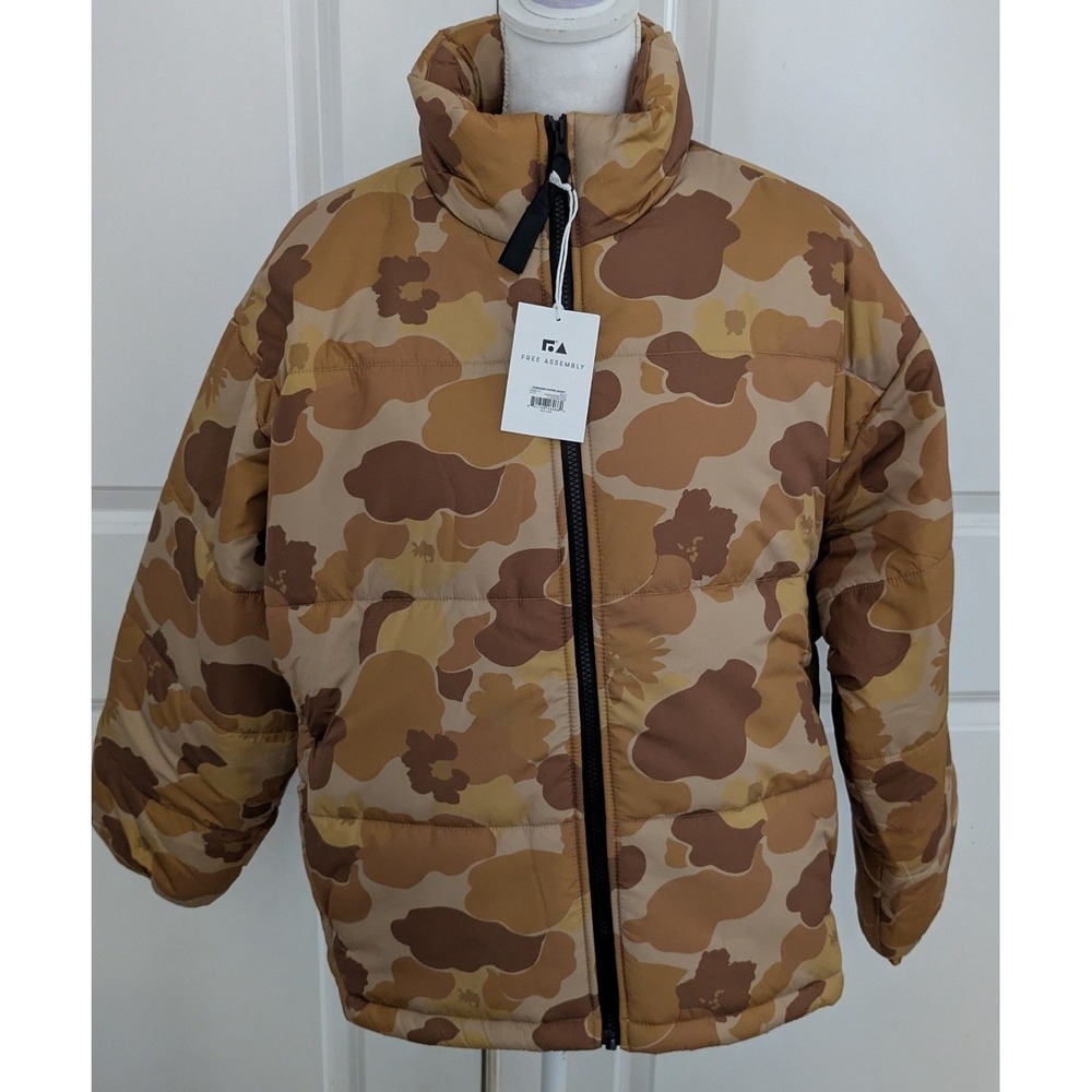 NWT Free Assembly Womens Camo Puffer Jacket Pink Lining Large